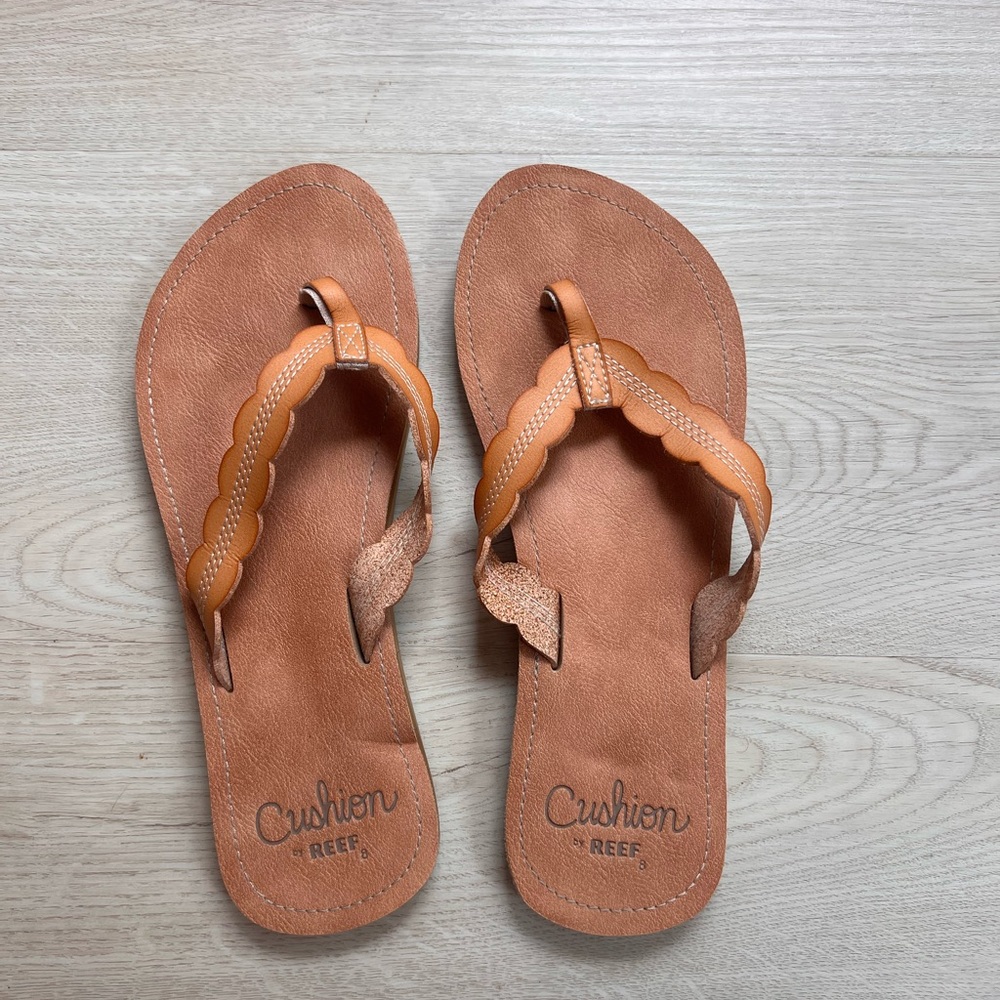 Reef Tan Leather Sandals Classic Thong Design